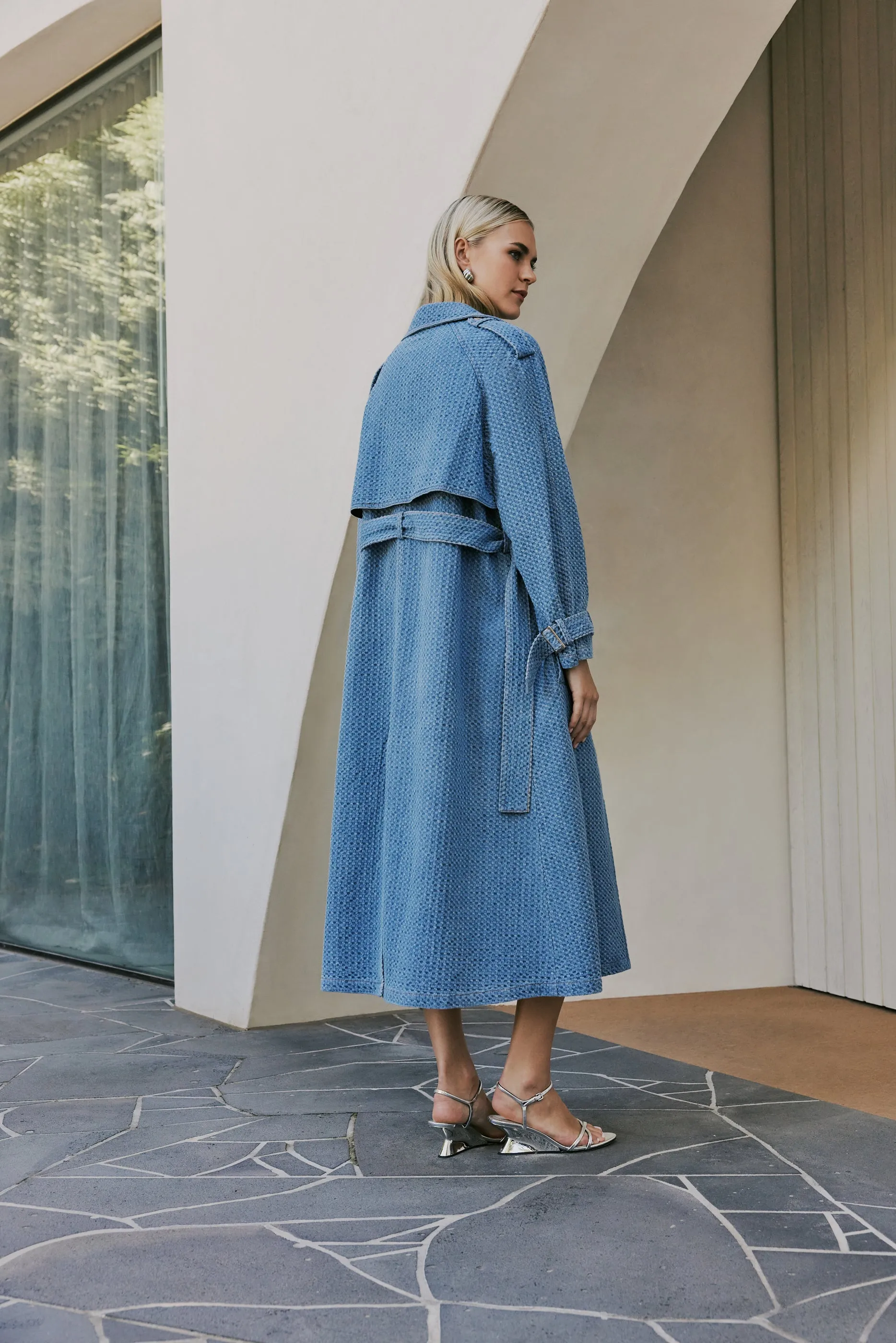 CURAAE Aurora Long Denim Textured Tie Trench In Mid Blue