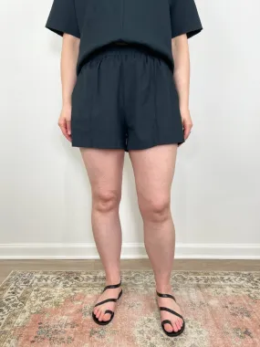 Taurus Short in Black