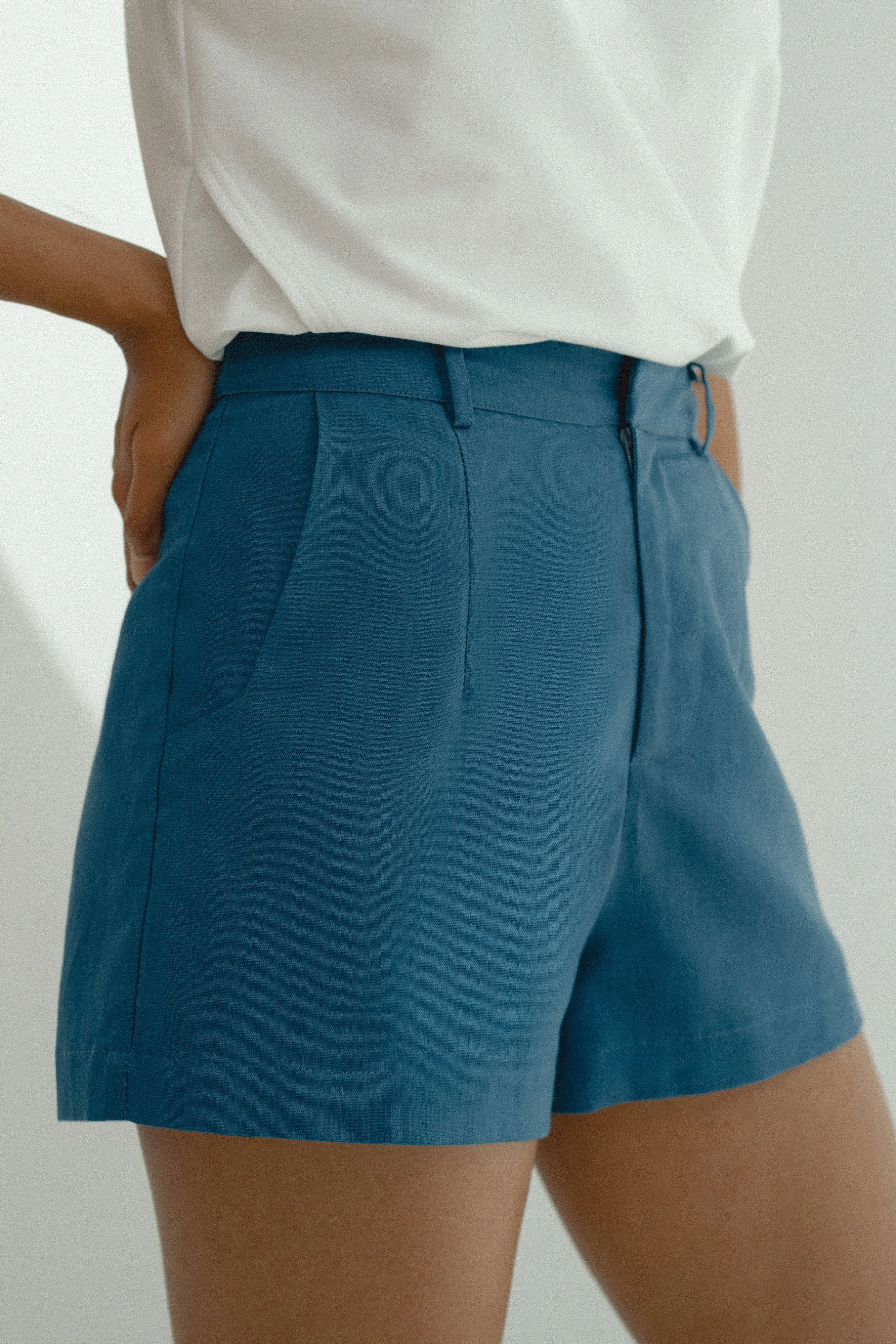 Y21 x grey_evolution - Tailored Linen Viscose Shorts in Adriatic Sea Blue